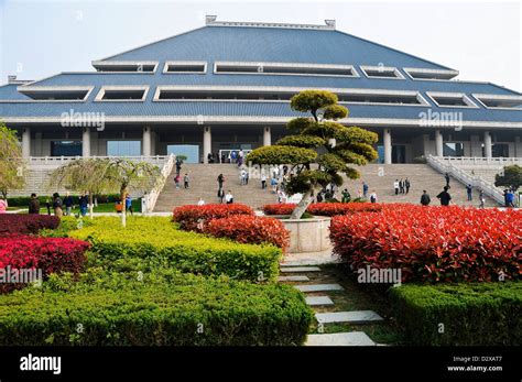 Hubei Provinssin Museo: Tutustu Kiinan Historiaan ja Kulttuuriin Wuhanissa!