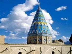  Shahzadeh Yahya Mausoleum: Ihmeellinen islamilainen arkkitehtuuri ja historiallisesti merkittävä paikka!