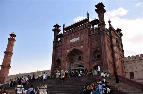  Thalassar Khushdil Masjid! A Majestic Mughal-Era Mosque That Will Steal Your Breath Away