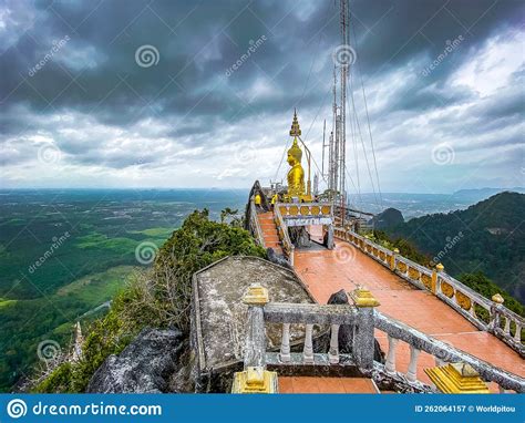 Wat Pha Suea Temple:  Mystical Mountaintop Views and Serene Buddhist Reflections!