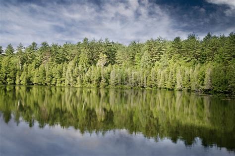  Yulinhu Lake: Kimalteleva vesistö ja rauhallinen luontokohde!